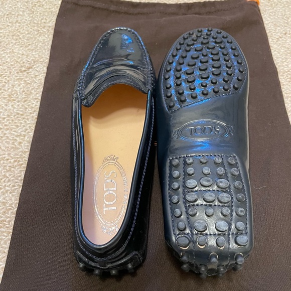 Tod’s Gommino Driving Moccasins, navy blue patent, size 7, beautiful condition - Picture 2 of 10